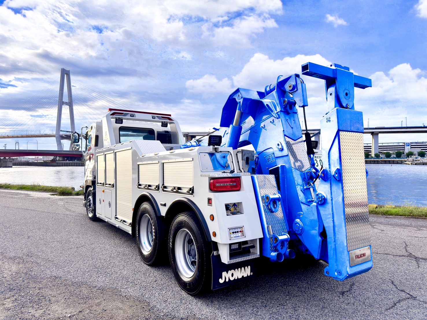 大型レッカー車